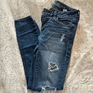 American Eagle women’s skinny jeans